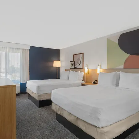 Spark By Hilton Bakersfield Central Hotel Room photo
