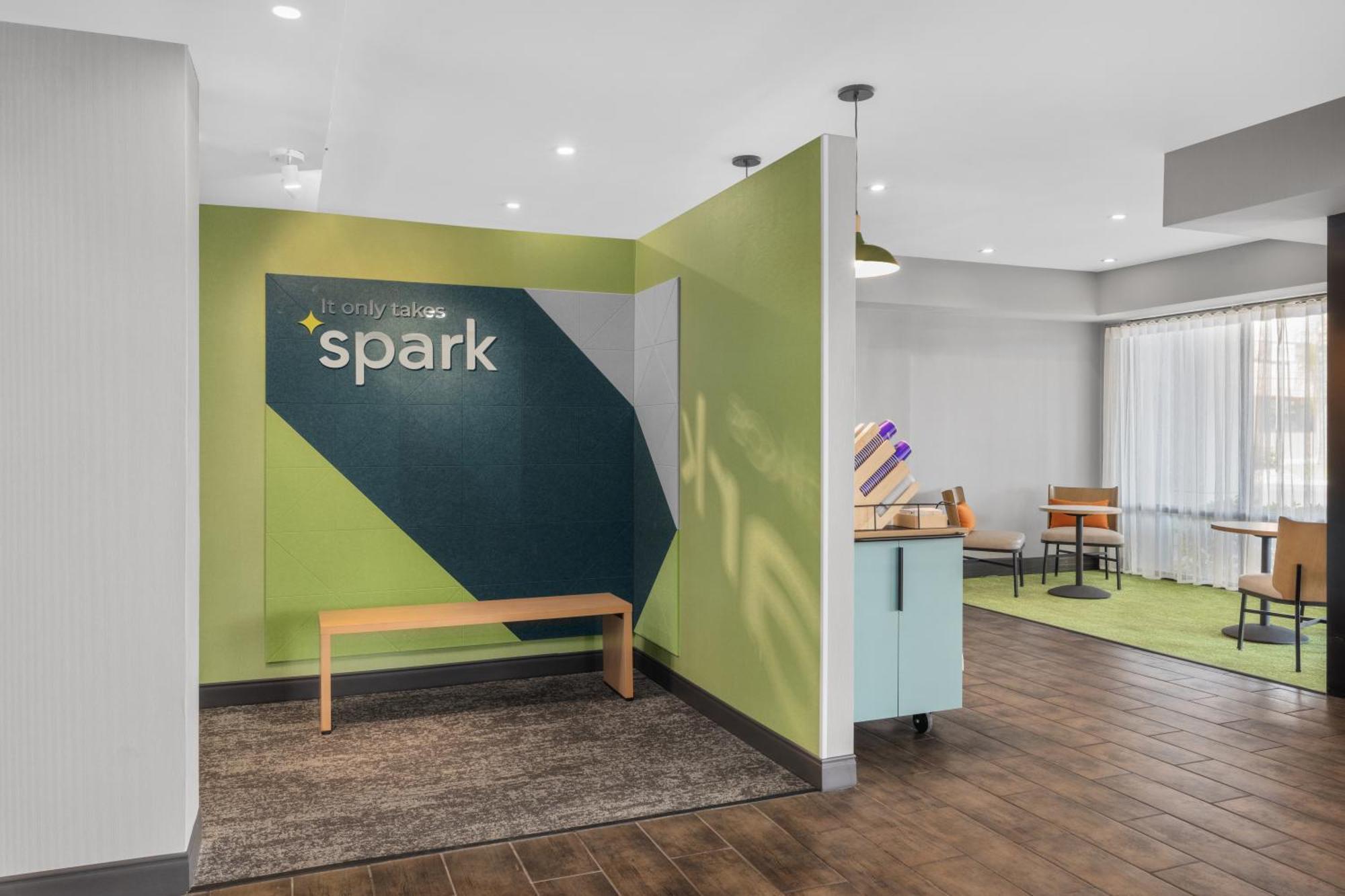 Hotel Spark By Hilton Bakersfield