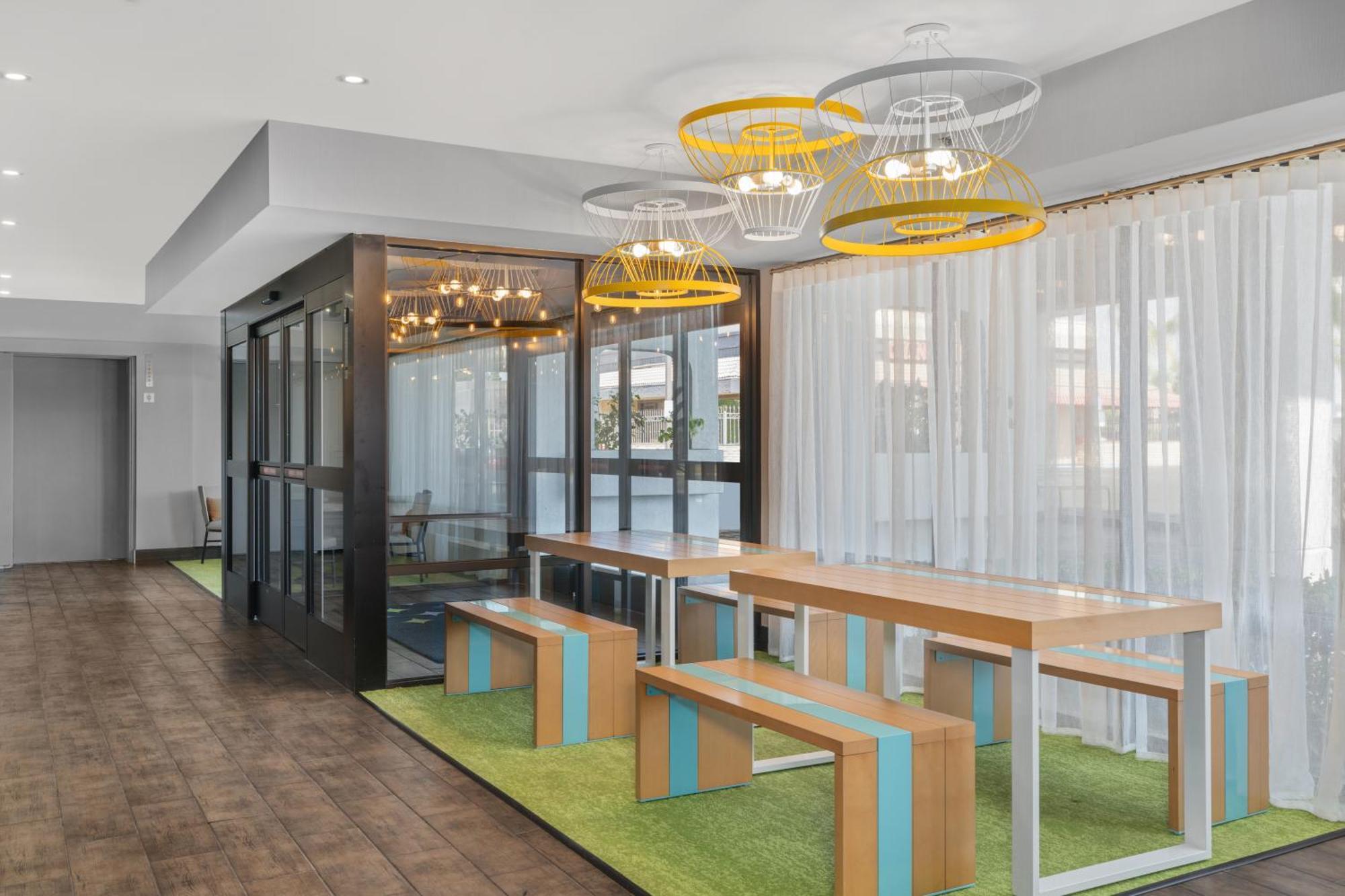 Spark By Hilton 3* Bakersfield