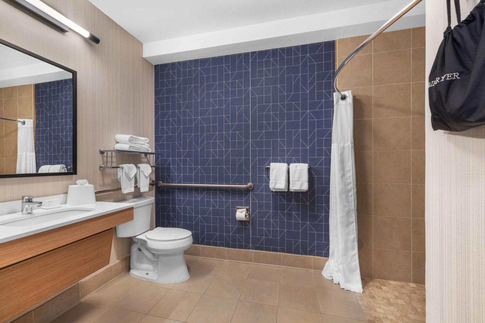 Hotel Spark By Hilton Bakersfield