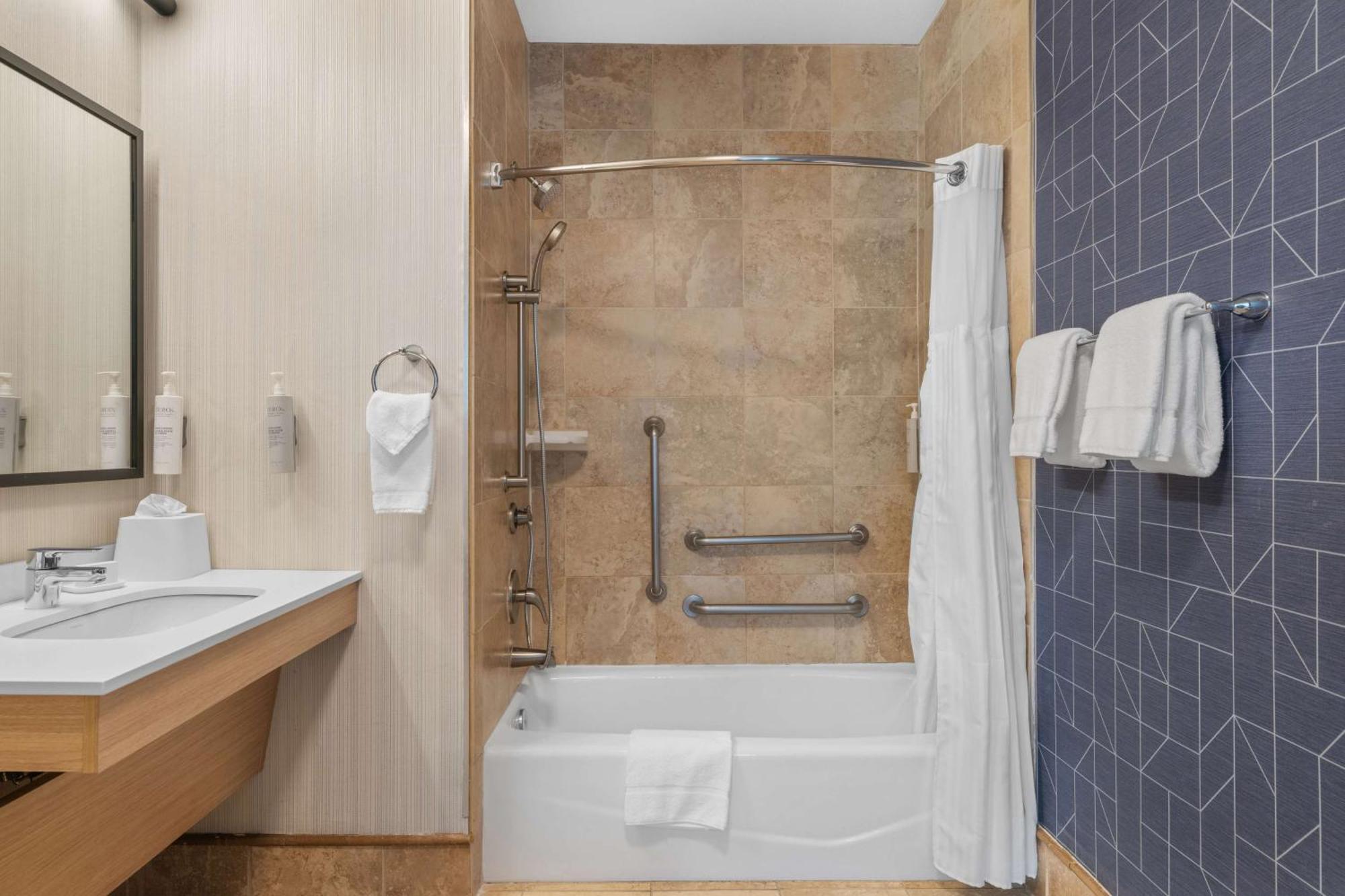 Spark By Hilton Hotel 3*