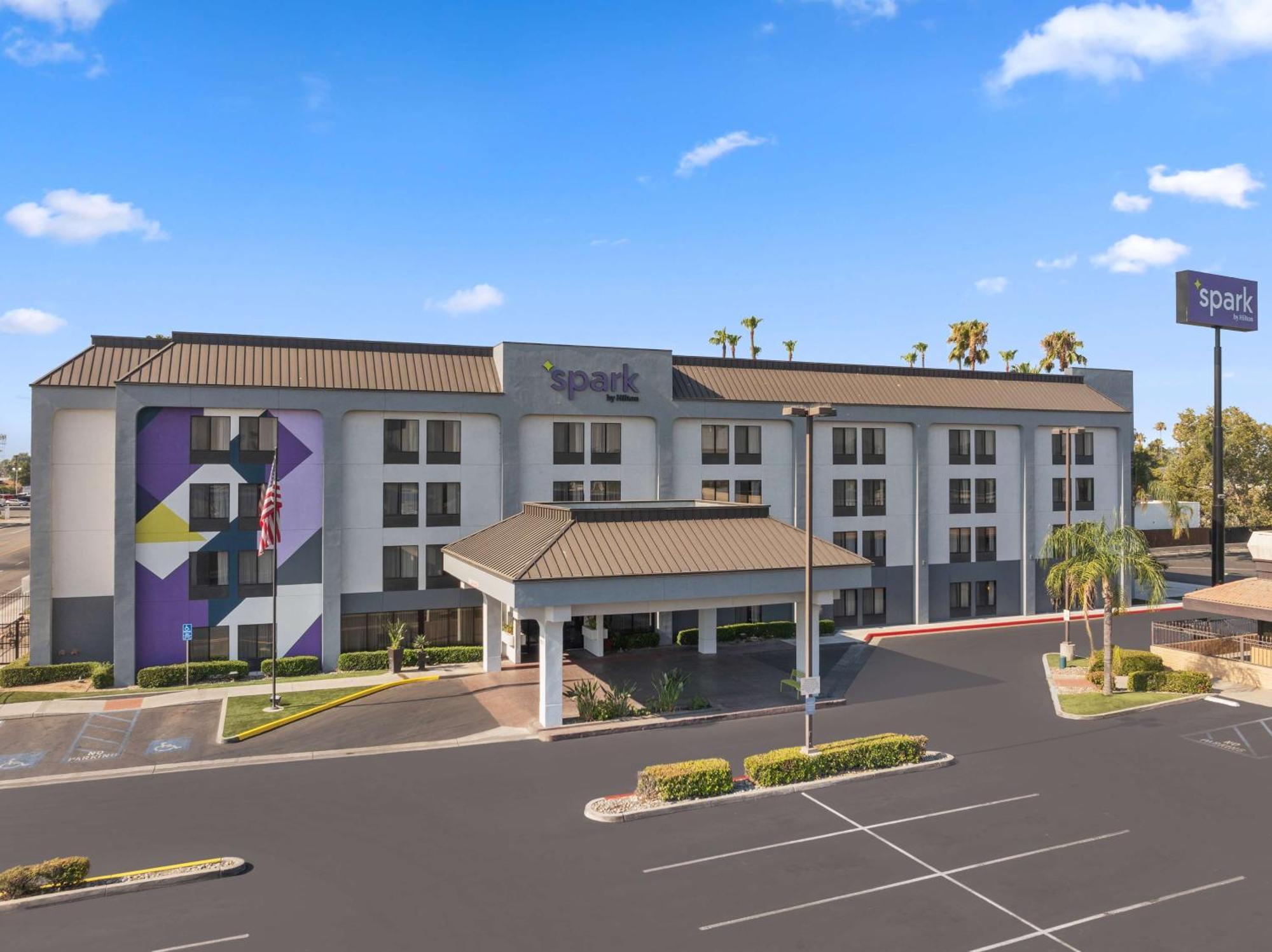Spark By Hilton Bakersfield