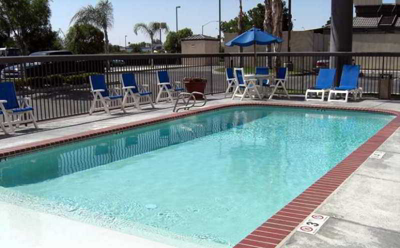 Spark By Hilton Bakersfield